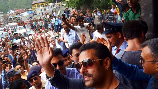 SalmanKhan arrives Himachal to attend sister Arpita's wedding reception