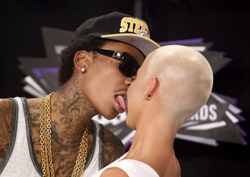 Rapper Whiz Khalifa kisses model Amber Rose as they arrive at the 2011 MTV Video Music Awards When the Stars Kiss,Stars Kiss,celebrities lock lips,lock lips,celebs lock lips,kiss the stars with me,kiss the stars horse,kiss the stars chords,Kiss the Stars,lip lock,hot kiss,hot kiss pics,hot kiss images,hot kiss stills