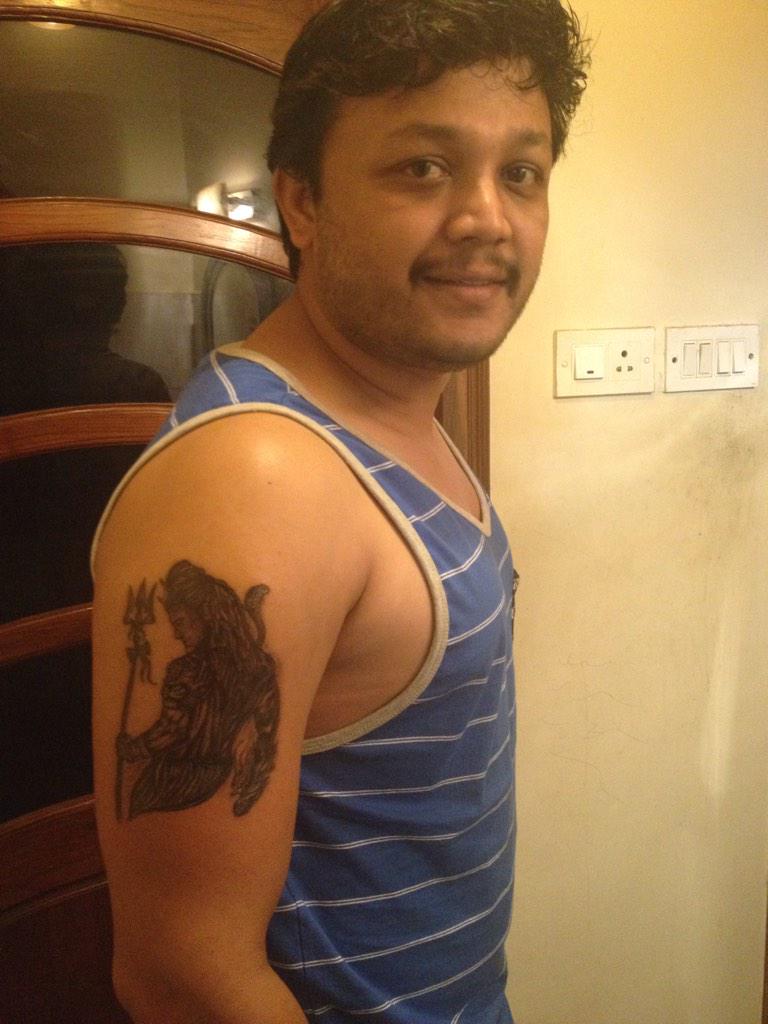 Golden Star Ganesh gets Shiva Tattoo,Ganesh gets Shiva Tattoo,Ganesh Shiva Tattoo,Shiva Tattoo,lord Shiva Tattoo,Tattoo,Golden Star Ganesh,kannada actor Ganesh,Ganesh pics,Ganesh images,Ganesh photos,Ganesh stills,Ganesh latest pics,Ganesh latest images,G