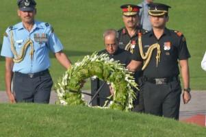 President Mukherjee pays homage to Jawaharlal Nehru on 51st Death Anniversary,President Mukherjee pays tribute to Pandit Nehru on his Death Anniversary,President Mukherjee,pranab mukherjee,Pandit Nehru,Jawaharlal Nehru,Jawaharlal Nehru on 51st death anniv