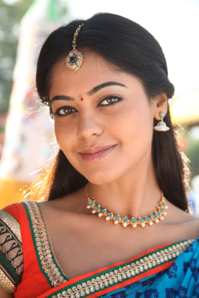 Bindu Madhavi wallpaper by Gurusad - Download on ZEDGE™ | da8e