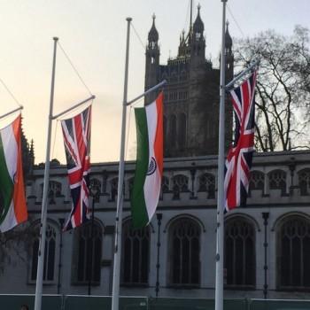 Amitabh Bachchan Unveils Mahatma Gandhi Statue in London
