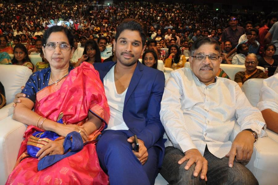 Allu Arjun with his parents Nirmala Allu and Allu Aravind S/O Satyamurthy,allu arjun,S/O Satyamurthy audio launch,Samantha Ruth Prabhu,sneha,Audio launch photos