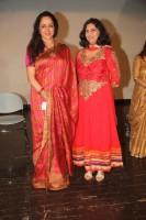 Hema Malini launches Choo Lein Aasmaan book,Choo Lein Aasmaan book,Hema Malini,actress Hema Malini,Hema Malini at Choo Lein Aasmaan book launch,Hema Malini pics,Hema Malini images,Hema Malini photos,Hema Malini stills,Hema Malini pictures