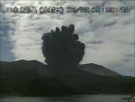 Japan's Shinmoedake Volcano Erupts,Shinmoedake Volcano Erupts,Mount Shindake volcano,volcano,eruption of Japan's,Volcanic lightning,japan's shinmoedake volcano erupts,volcanic lightning is seen above shinmoedake,shinmoedake peak erupts