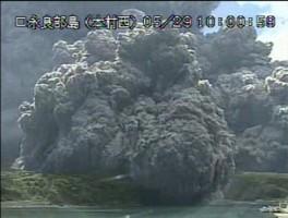 Japan's Shinmoedake Volcano Erupts,Shinmoedake Volcano Erupts,Mount Shindake volcano,volcano,eruption of Japan's,Volcanic lightning,japan's shinmoedake volcano erupts,volcanic lightning is seen above shinmoedake,shinmoedake peak erupts