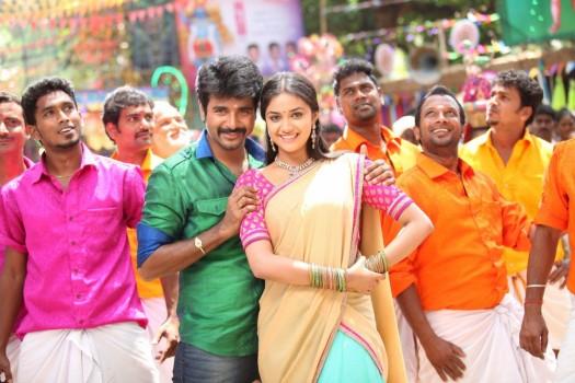 Sivakarthikeyan and Keerthi Suresh stills from Rajini Murugan Movie