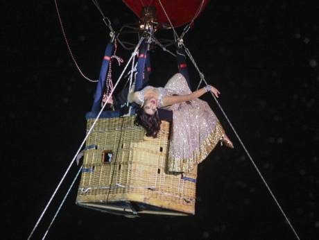 Priyanka Chopra dance performance at AIBA 2015