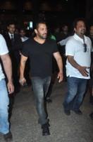 Salman Khan,Varun Dhawan and others snapped returning from AIBA,Salman Khan returning from AIBA,celebs returning from AIBA,Varun Dhawan snapped returning from AIBA,anushka sharma returning from AIBA,salman khan,actor Salman Khan,Salman Khan pics,Salman K