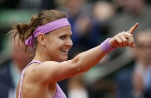 Maria Sharapova crashes out of French Open in Fourth Round,Maria Sharapova,Maria Sharapova out of French Open,French Open,French Open 2015,Maria Sharapova crashes in Fourth Round,Lucie Safarova,Lucie Safarova defeat Maria Sharapova,tennis