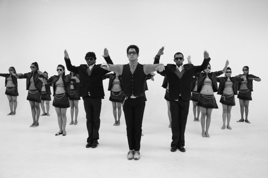 The film also has Aadukalam Naren, John Vijay, Yog Japee, Mahadevan and Ajay Rathnam in key roles. Siddharth,nalo okkadu,Enakkul oruvan,Deepa Sannidhi,Srushti Dange,Nalo Okkadu photos,Enakkul Oruvan photos