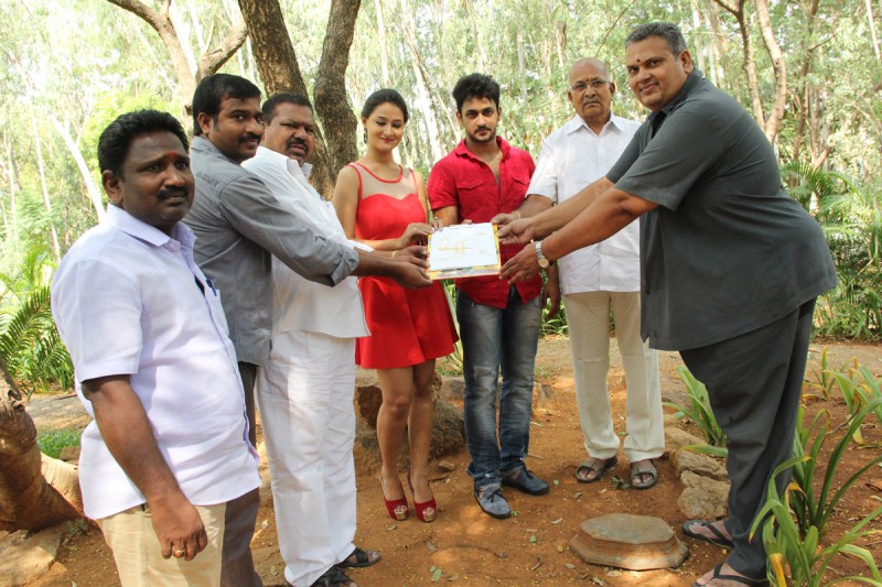 Adaragottu Movie Launch Adaragottu Movie Launch,Adaragottu Movie pooja,Manoj Nandam,Neloufer,Manoj Nandam and Neloufer,Adaragottu,telugu movie Adaragottu,Adaragottu Movie Launch pics,Adaragottu Movie Launch images,Adaragottu Movie Launch photos,Adaragottu Movie Launch stills