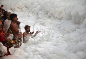 World Environment Day 2015,world environment day,World Environment Day photos,Photos of earth,overpopulated earth,earth traffic,pollution photos