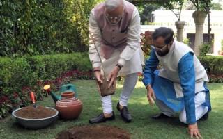 Narendra Modi Planted a Kadam Tree at 7RCR,World Environment Day,Narendra Modi,Modi,Indian Prime minister Narendra Modi