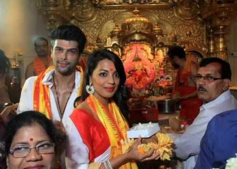Mugdha Godse and Kushal Tandon visits Siddhivinayak Temple