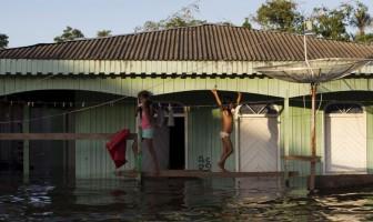 Amazon River Overflows in Brazil,Amazon River Overflows,Amazon River in Brazil,heavy rain,heavy rain in Brazil,street flooded,Anama,Amazonas state,Brazil