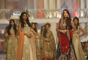 Bridal Couture Week in Karachi,Fashion Week,fashion show,Bridal Couture Week,Bridal Couture,Pakistani designer Fozia Hammad,Fozia Hammad,fashion show pics,fashion show images,fashion show picphotos,fashion show picstills