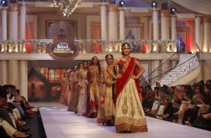 Bridal Couture Week in Karachi,Fashion Week,fashion show,Bridal Couture Week,Bridal Couture,Pakistani designer Fozia Hammad,Fozia Hammad,fashion show pics,fashion show images,fashion show picphotos,fashion show picstills