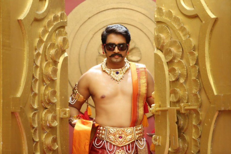 Actor Santhanam in Vadakkupatti Ramasamy Movie HD Images | Moviegalleri.net