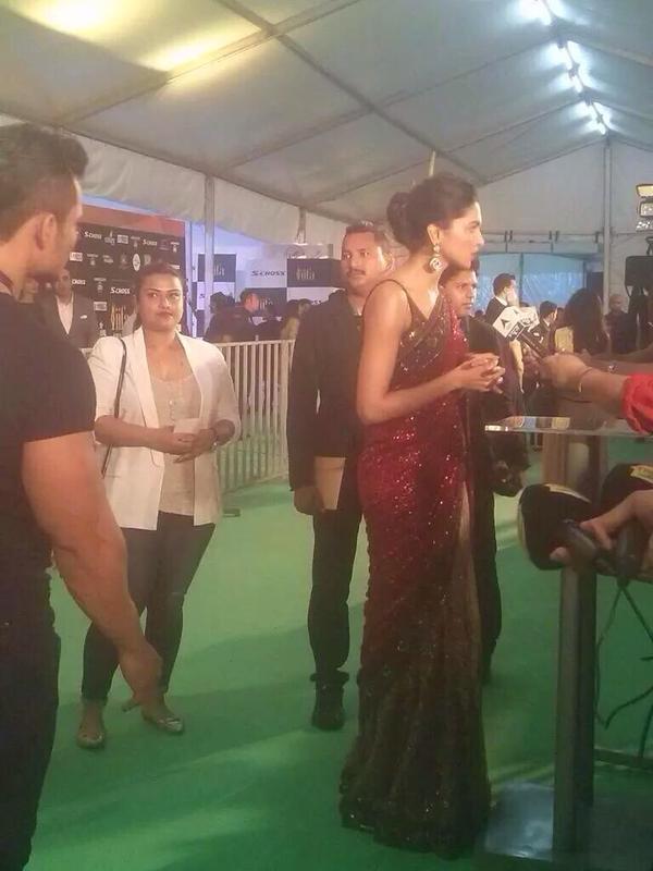 Deepika Padukone at IIFA Awards 2015 Green Carpet IIFA 2015 Live Pics,IIFA 2015,IIFA 2015 live updates,IIFA Awards 2015,IIFA MAlaysia,IIFA awards,International Indian Film Academy Awards,IIFA Awards pics,IIFA Awards images,IIFA Awards photos,IIFA Awards stills,IIFA Awards 2015 Green Carpet