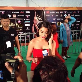 Anushka Sharma at IIFA Awards 2015 Green Carpet