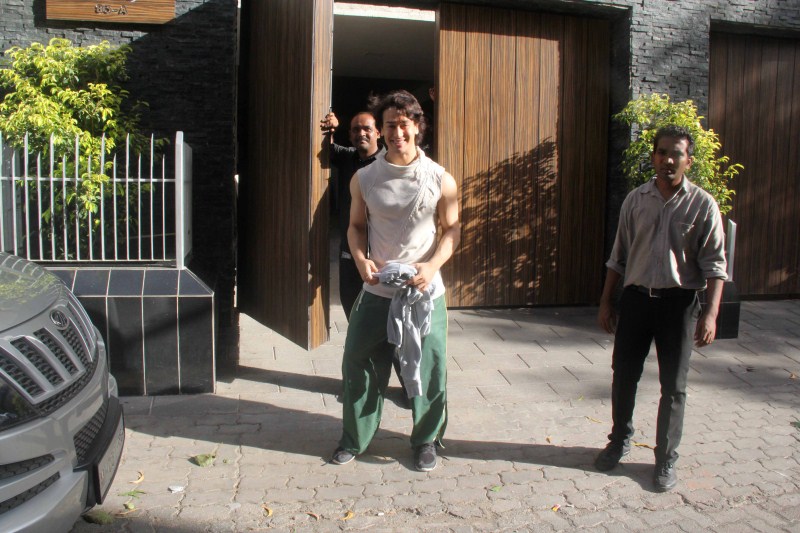 Actor Jackie Shroff snapped at Bandra Jackie and Tiger Shroff snapped at Bandra,Jackie shroff,Tiger Shroff,Tiger Shroff snapped at Bandra,Jackie Shroff snapped at Bandra
