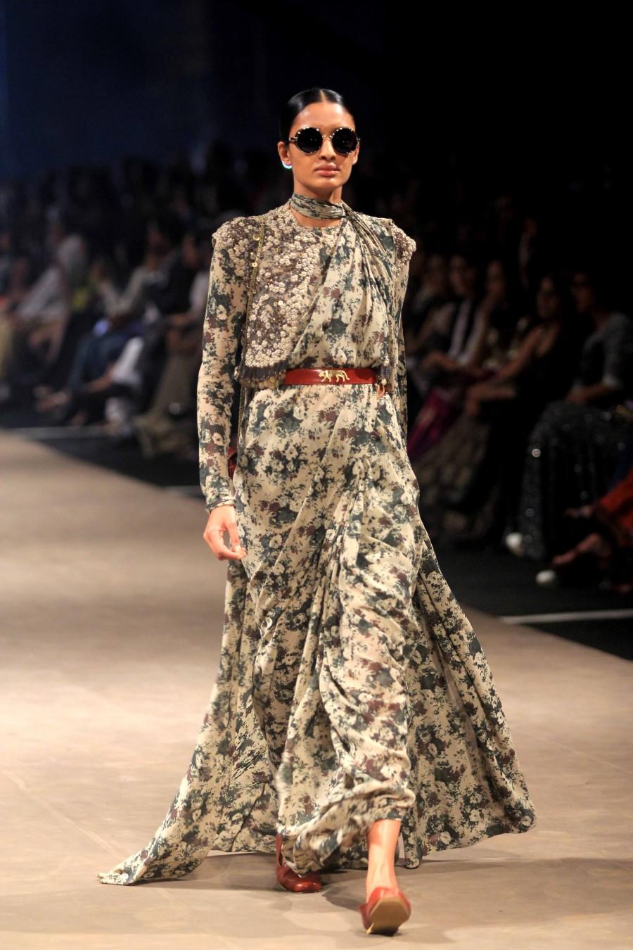 Sabyasachi Mukherjee opens the show of Lakme Fashion Week 2015 Lakme Fashion Week 2015,LFW2015,Sabyasachi,curtain raiser,fashion show,bollywood,photos