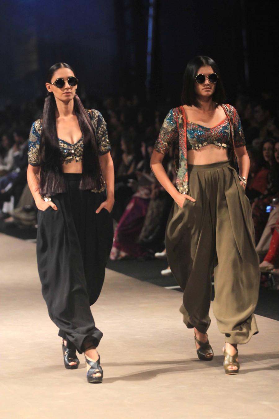 Lakme Fashion Week 2015 Sabyasachi Mukherjee Raise The Curtain Photos Images Gallery 1672