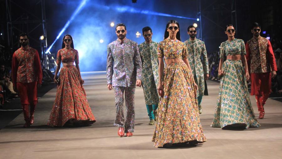 Lakme Fashion Week 2015: Sabyasachi Mukherjee Raise The Curtain ...