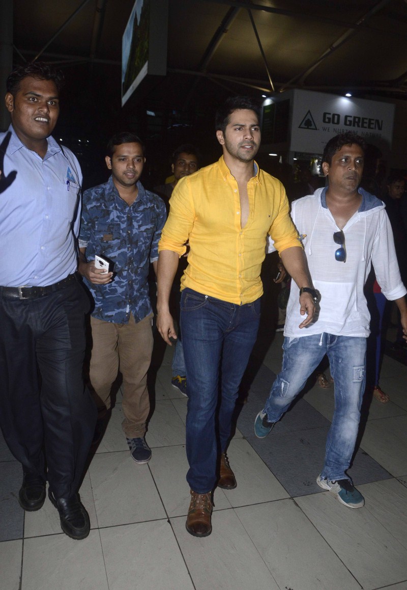 Varun Dhawan snapped at Mumbai Airport Vidya Balan,Varun Dhawan,Shraddha Kapoor,Vidya Balan snapped at Mumbai Airport,Varun Dhawan snapped at Mumbai Airport,Shraddha Kapoor snapped at Mumbai Airport,celebs snapped at Mumbai Airport,celebs at Mumbai Airport