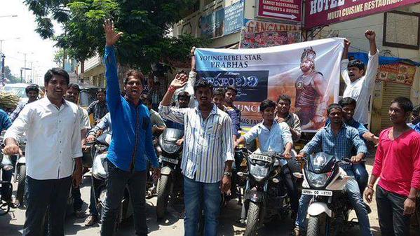 Baahubali Audio Launch: Fans Hungama