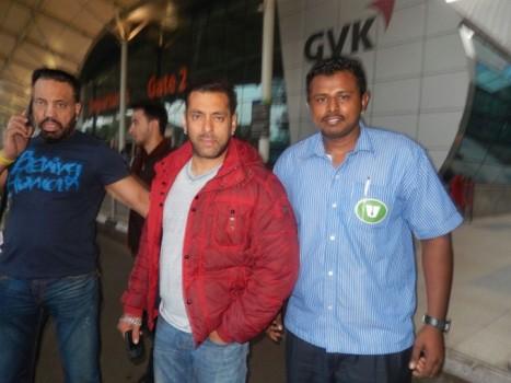 Bajrangi Bhaijaan Hero Salman Khan snapped at Domestic Airport