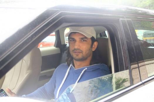Sushant Singh Rajput snapped at Juhu