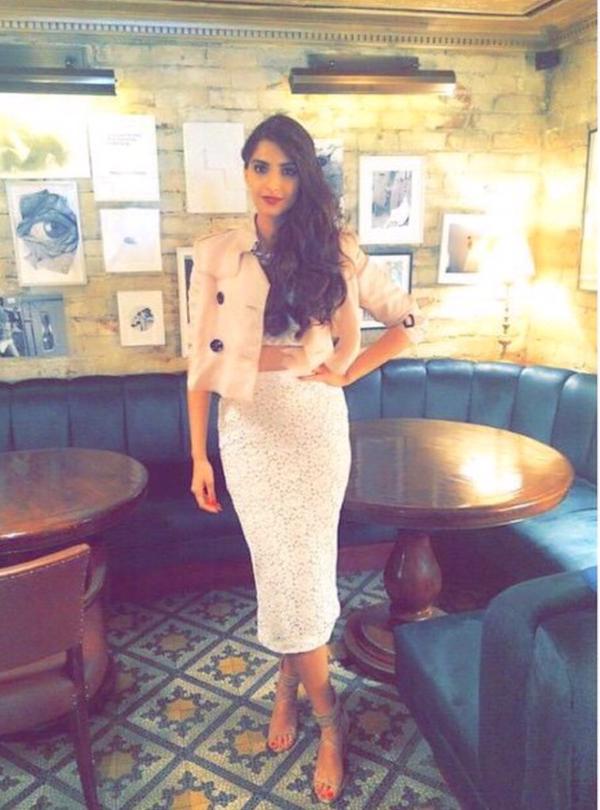 Actress Sonam Kapoor at Burberry Menswear SS 2015 Presentation Sonam Kapoor,actress Sonam Kapoor,Sonam Kapoor at Burberry Menswear SS 2015,Burberry Menswear SS 2015 Presentation,Sonam Kapoor pics,Sonam Kapoor images,Sonam Kapoor stills,Sonam Kapoor photos