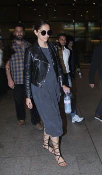 Sonam Kapoor snapped at Airport