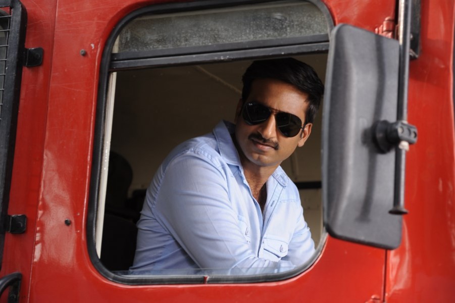 Gopichand Jil,telugu movie jil,jil movie stills,Gopichand,Rashi Khanna,telugu movie stills,telugu movie pics