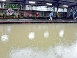 Mumbai lashed by Heavy Rains,Heavy Rain in mumbai,Mumbai hit by Heavy Rains,Heavy Rains,Heavy Rains Lash Mumbai,rain showers