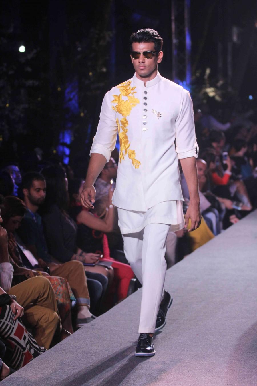 Manish Malhotra's collections at LFW 2015 Lakme Fashion Week 2015,LFW2015,#LakmeFashionWeek,manish malhotra,designers,day 1,night show,fashion show,blue runway,photos