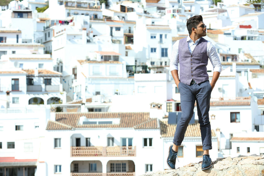 Allu Arjun in Son of Satyamurthy Son of Satyamurthy,S/O Satyamurthy,Son of Satyamurthy photos,Son of Satyamurthy pictures,Son of Satyamurthy stills,S/O Satyamurthy photos,S/O Satyamurthy pictures,S/O Satyamurthy images,Allu Arjun,Upendra,Samantha Ruth Prabhu,Sneha,Adah Sharma,Nithya Mene