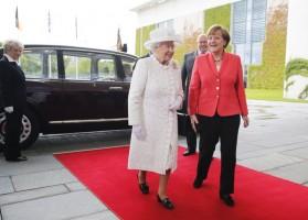 Queen Elizabeth II,Britain's Queen Elizabeth II,Britain's Queen Elizabeth II begins visit Germany,Queen Elizabeth,Angela Merkel,German Chancellor Angela Merkel