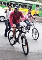 Shahrukh Khan,Salman Khan,SRK,Shahrukh Khan Cycling,Salman Khan Cycling,celebs who love Cycling,celebs Cycling,Celebrities on Cycling,Cycling Celebs,cycling celebrities,Shah rukh Khan