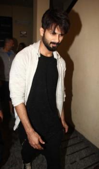 Shahid Kapoor snapped at Juhu
