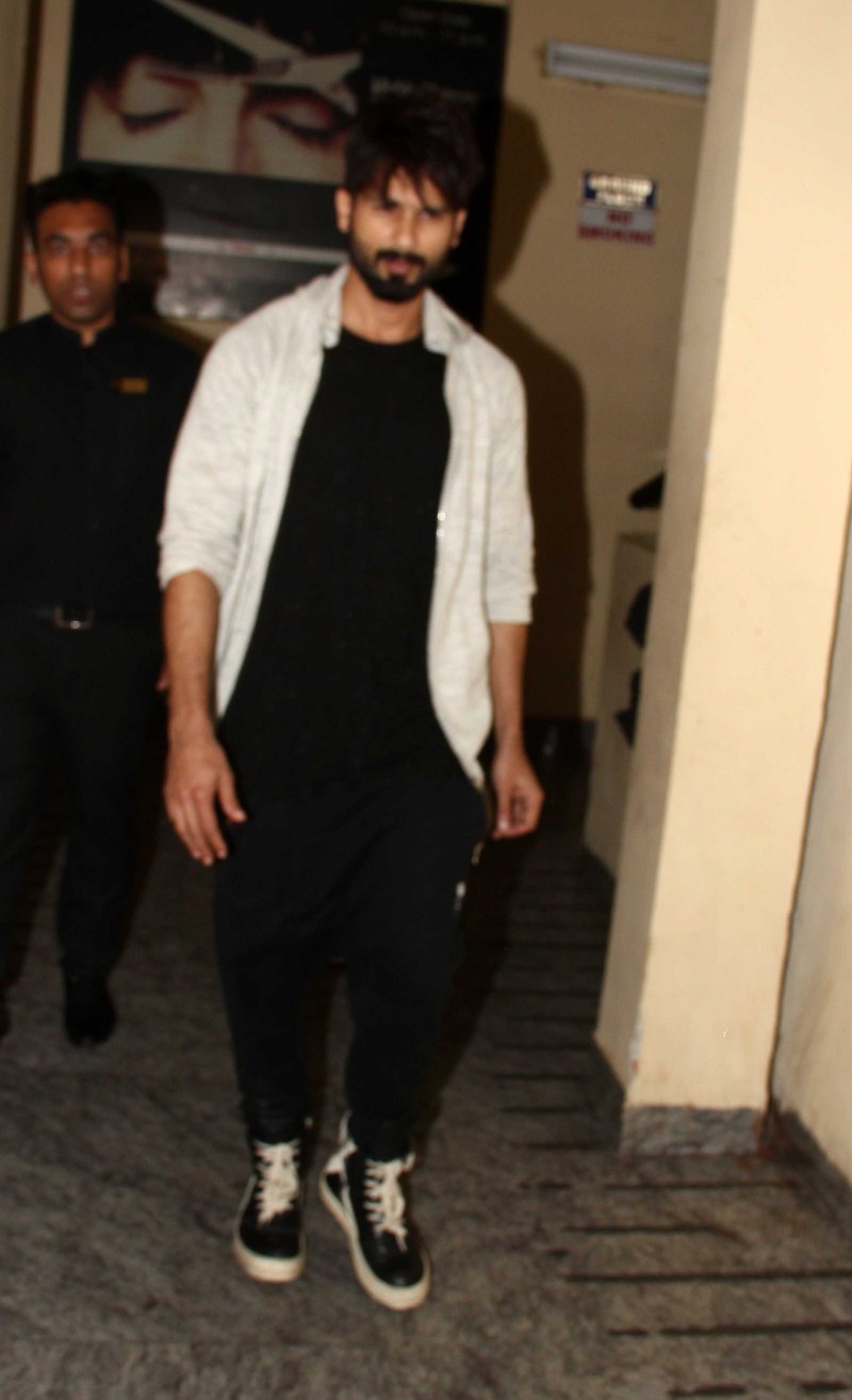 Actor Shahid Kapoor snapped at Juhu Shahid Kapoor,actor Shahid Kapoor,Shahid Kapoor snapped at Juhu,Dil Dhadhakne do,Shahid Kapoor pics,Shahid Kapoor images,Shahid Kapoor photos,Shahid Kapoor stills,Shahid Kapoor pictures,actor Shahid Kapoor pics,actor Shahid Kapoor images,actor Shahid Kapo