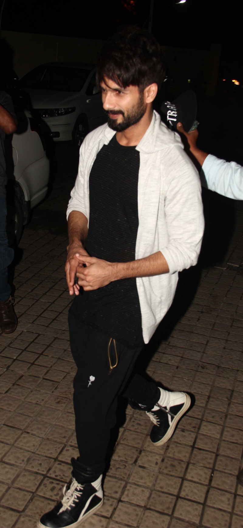Bollywood Actor Shahid Kapoor snapped at Juhu Shahid Kapoor,actor Shahid Kapoor,Shahid Kapoor snapped at Juhu,Dil Dhadhakne do,Shahid Kapoor pics,Shahid Kapoor images,Shahid Kapoor photos,Shahid Kapoor stills,Shahid Kapoor pictures,actor Shahid Kapoor pics,actor Shahid Kapoor images,actor Shahid Kapo
