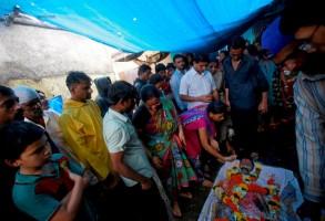 Toxic,liquor,Toxic homemade liquor,Mumbai Slum,Moonshine kills,Toxic Moonshine,moonshine liquor,moonshine poison,moonshine deaths,toxic moonshine,will moonshine kill you,bootleg liquor