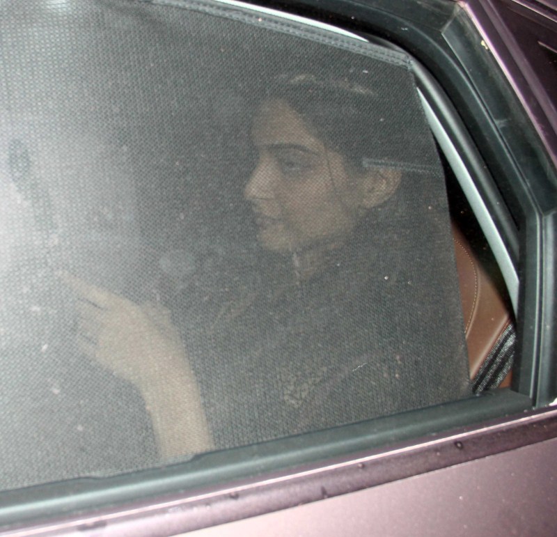 Sonam Kapoor Snapped at Arjun Kapoor House Sonam Kapoor,Sonam Kapoor Snapped at Arjun Kapoor House,actress Sonam Kapoor,Arjun Kapoor,Arjun Kapoor bithday,Arjun Kapoor bithday party