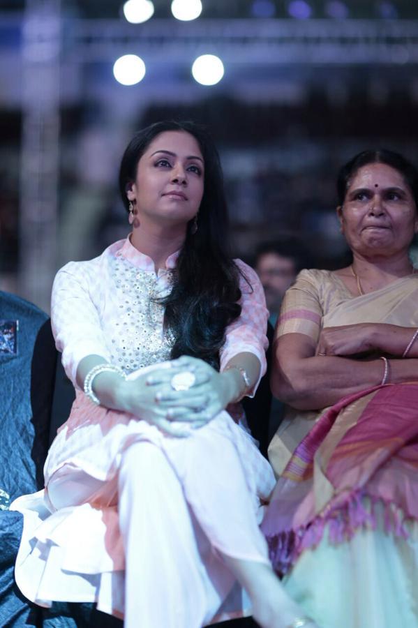 Jyothika at 62nd Filmfare Awards Jyothika,actress Jyothika,Jyothika at 62nd Filmfare Awards,Jyothika at Filmfare Awards,Filmfare Awards,Filmfare Awards 2015,Filmfare Awards pics,Filmfare Awards images,Filmfare Awards pictures