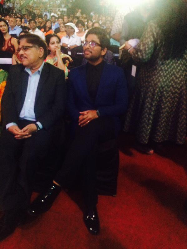 Allu Arjun at 62nd Filmfare Awards Allu Arjun,actor Allu Arjun,Allu Arjun at 62nd Filmfare Awards,Allu Arjun at Filmfare Awards,Filmfare Awards,Filmfare Awards 2015,Filmfare Awards pics,Filmfare Awards images,Filmfare Awards photos,Filmfare Awards stills,Filmfare Awards pictures