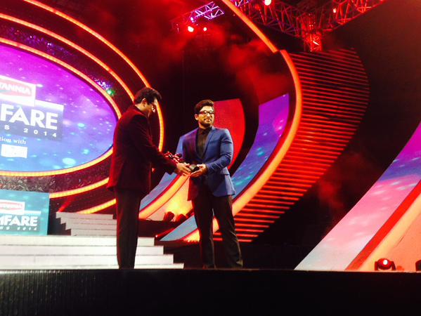 Allu Arjun receives the award for Best Actor (Male|Telugu) Filmfare Awards,62nd Filmfare Awards South 2015,Filmfare Awards South 2015 Winners,Filmfare Awards South 2015,Filmfare Awards 2015,Filmfare Awards pics,Filmfare Awards images,Filmfare Awards photos,Filmfare Awards stills