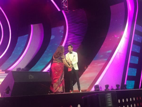 Veteran actress Khusbu presents the award to Anirudh Filmfare Awards,62nd Filmfare Awards South 2015,Filmfare Awards South 2015 Winners,Filmfare Awards South 2015,Filmfare Awards 2015,Filmfare Awards pics,Filmfare Awards images,Filmfare Awards photos,Filmfare Awards stills
